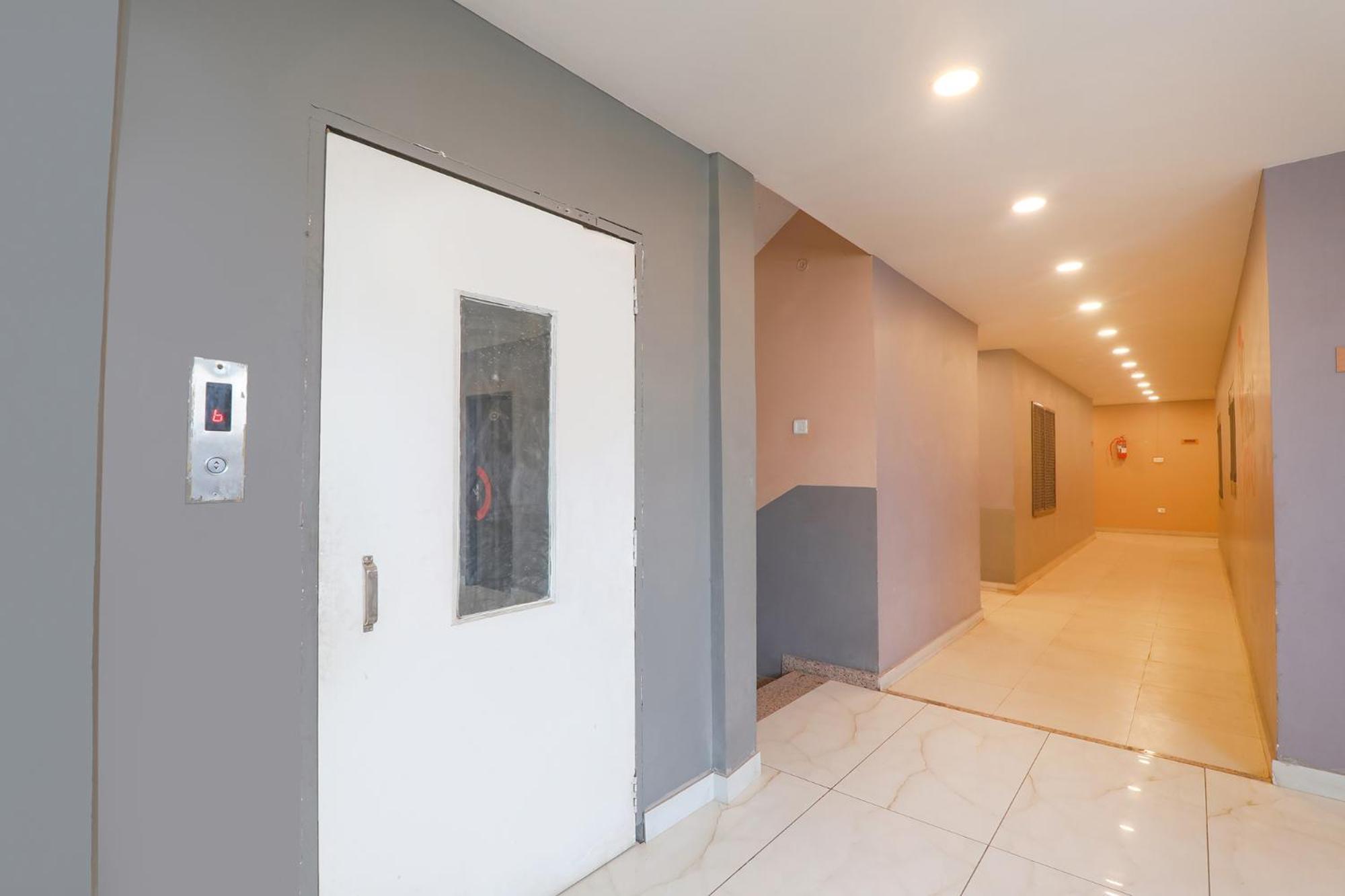 Fabhotel Swarn Banquet Kakarmatha Kültér fotó